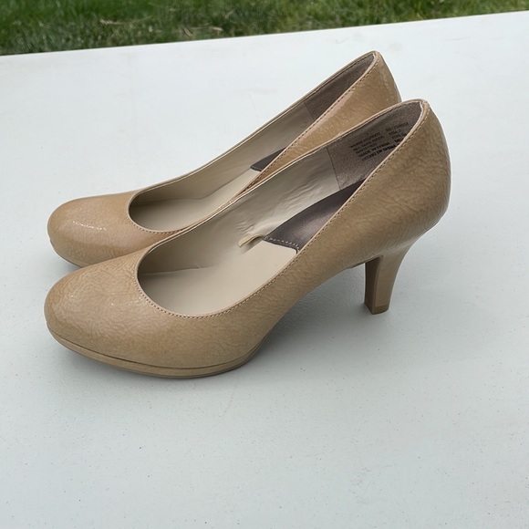 Pumps - Picture 3 of 4